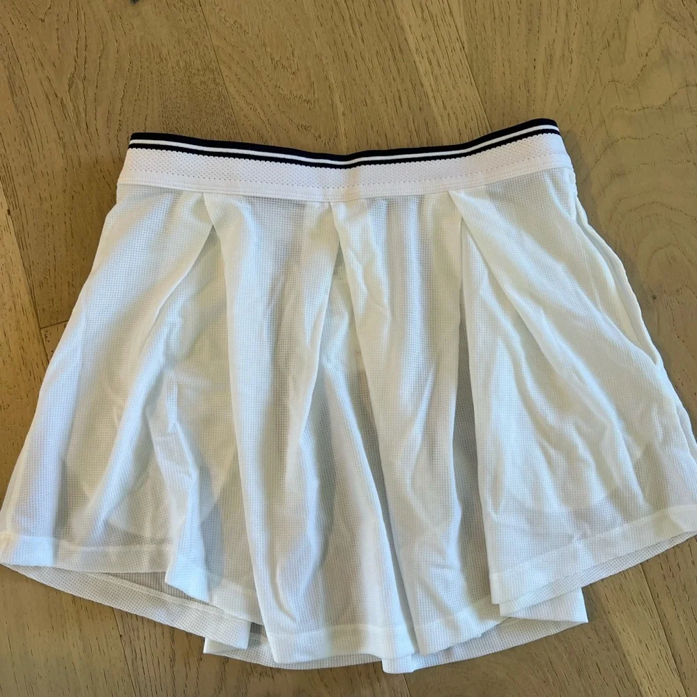 Wilson White Tennis Skirt with Navy Trim - Picture 4 of 4